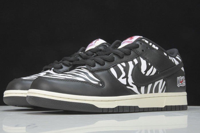 quartersnacks x nike sb dunk low zebra dm3510-00