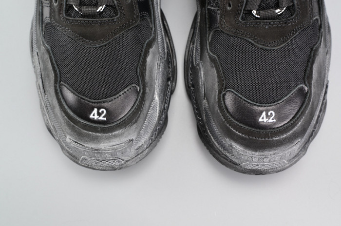 bl black triple s trainer w06g01001